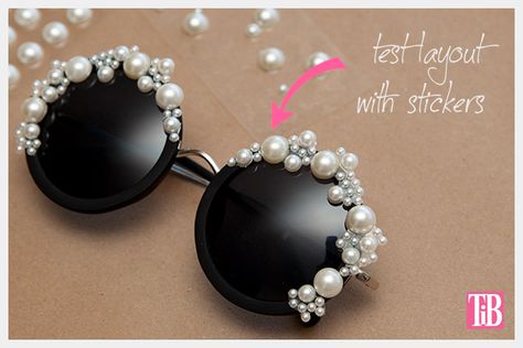 DIY Pearl Sunglasses Adding Pearls Diy Sunglasses, Pearl Sunglasses, Diy Glasses, Diy Fashion Trends, Mode Turban, Cute Sunglasses, Body Chains, Pearls Diy, Fashion Eye Glasses