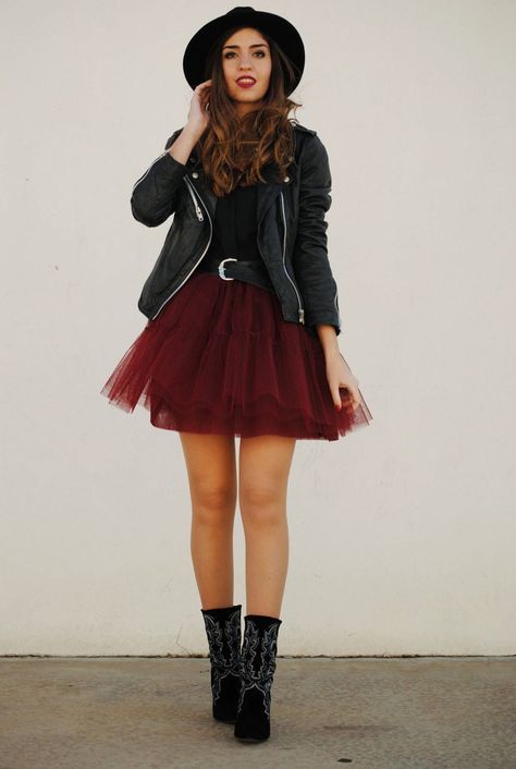 15 Formas de usar faldas de tul que te van a fascinar Tulle Skirt Outfits, Black Tulle Skirt Outfit, Skirt Outfits Ideas, Black Tulle Skirt, Tulle Skirts Outfit, Gonna In Tulle, Tulle Skirt Black, Tutu Outfits, Black Tulle