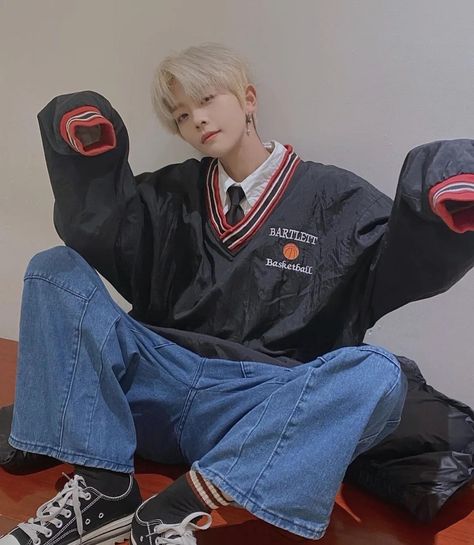 Casual Anime Poses Reference, Kawaii Guy Outfits, Aesthetic Male Outfits Korean, Cute Male Outfits Aesthetic, Soft Boy Outfits Pastel, Cute Male Outfits, Ulzzang Boy Outfits, Soft Boy Outfits, Aesthetic Male Outfits