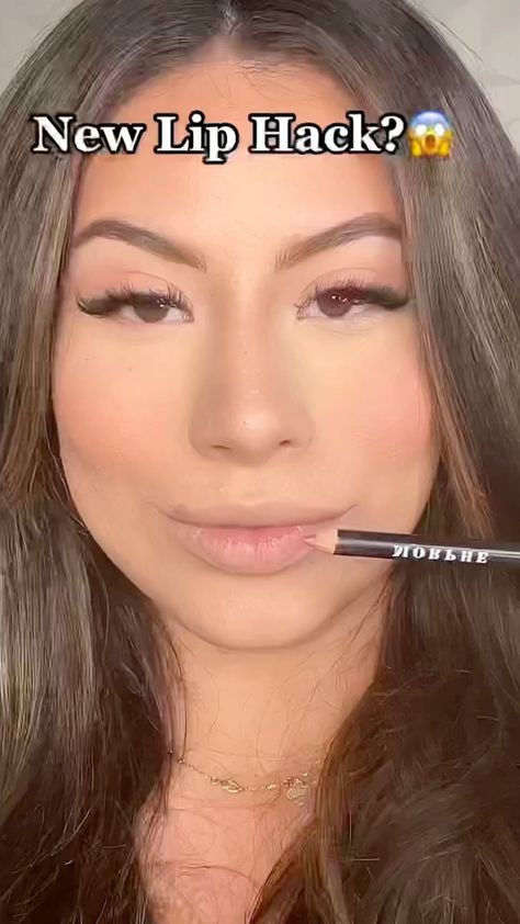 michellearevaloe on Instagram: Have you tried this lip liner hack?😱 . #liphacks #lipliner Liner Styles, Eyeshadow Styles, Eyeliner Techniques, Embrace Natural Beauty, Makeup Brushes Guide, Flawless Makeup Application, Mascara Tips, Nude Makeup, Makeup Game