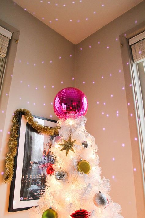 13 Fun and Festive DIY Christmas Tree Toppers You Can Make Disco Ball Tree, Diy Disco Ball, Unique Tree Toppers, Diy Tree Topper, Christmas Tree Trimming, Diy Christmas Tree Topper, Merry Bright Christmas, Christmas Central, Christmas Inspo