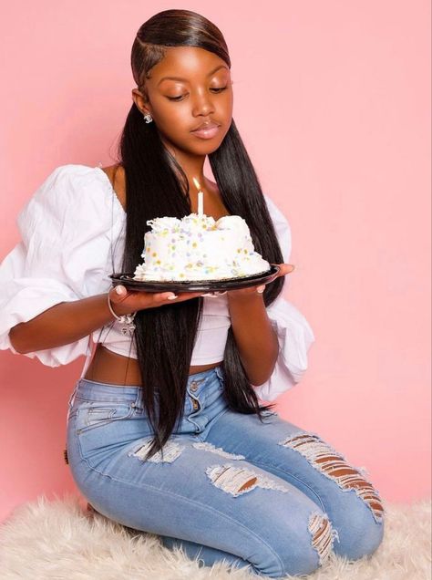 13 Birthday Picture Ideas, Sweet 16 Party Themes, Sweet 16 Pictures, Sweet 16 Outfits, 16th Birthday Outfit, Sweet 16 Photos, Studio Photoshoot Ideas, 21st Birthday Photoshoot, Birthday Ideas For Her