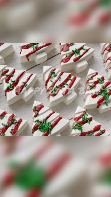 Christmas Soap Ideas, Christmas Soaps, Soap Design Ideas, Soap Design, Christmas Soap, Christmas Tree Cake, Flower Carving, Tree Cakes, Soap Maker