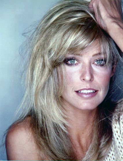 Farrah Fawcett....I'm still hoping that one day I'll wake up  have hair like her.....not likely to happen, but a woman can dream! Farrah Fawcett Hair, Fawcett Hair, Farrah Fawcet, Sofia Loren, Serge Gainsbourg, Farrah Fawcett, Long Blonde, Kate Winslet, Long Blonde Hair