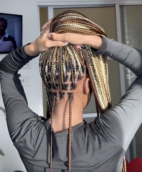 Knotless Box Braids. Color 30,27, and 613. Medium Knotless Braids Color Ideas, 3 Color Knotless Braids, Knotless Box Braids Color 30, Color 613 Knotless Braids, Color 30 And 613 Braids, 30 27 613 Braids, Knotless Box Braids Medium Blonde, 613 And Black Knotless Braids, Knotless Box Braids Color 30 And 27