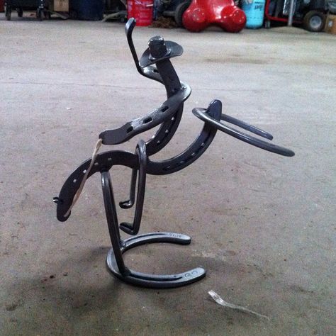 Horseshoe Art Welded Sculptures & Statues, Horse Show Welding Projects, Welded Horseshoe Projects, Welding Project Ideas, Western Welding Projects, Horseshoe Art Ideas, Horse Shoe Welding Projects, Small Welding Projects, Railroad Spike Art