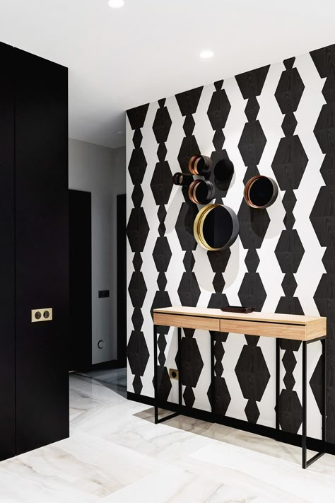 Cool House Wallpaper, Part Wallpapered Wall, Black Wallpaper Interior, Black And White Hotel Room, Bold Wallpaper Entryway Foyers, Bold Modern Wallpaper, Modern Entryway Wallpaper, Wallpaper In Frames, Wallpaper Inspiration Home Decor