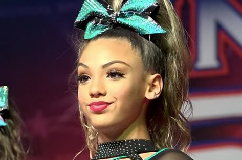 People Are Loving This Meme Of A Sassy Cheerleader  ||  Big mood. https://www.buzzfeed.com/victoriasanusi/what-attitude?utm_campaign=crowdfire&utm_content=crowdfire&utm_medium=social&utm_source=pinterest Ryan Cummings, Great White Sharks Cheer, Senior Elite, Famous Cheerleaders, Cheer Makeup, Cheer Tryouts, Allstar Cheerleading, Cheer Extreme, Clickbank Affiliate