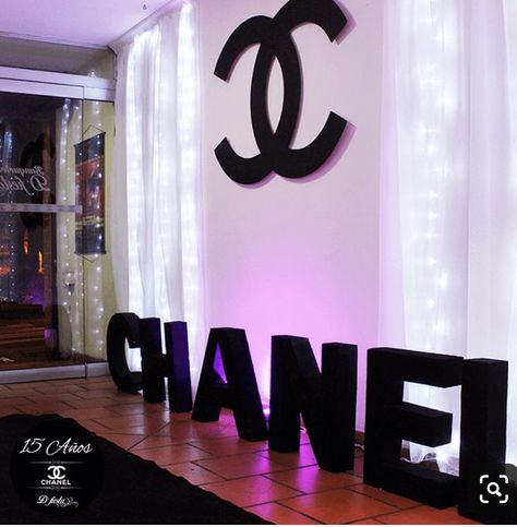 Chanel Birthday Theme, Chanel Birthday Party Decoration, Coco Chanel Birthday Party, Chanel Inspired Party, Coco Chanel Birthday, Chanel Birthday Cake, Chanel Bridal, Chanel Pin, Chanel Baby Shower