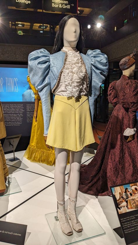 Poor Things Movie Outfits, Poor Things Fashion, Bella Baxter Costume, Bella Baxter Outfits, Poor Things Outfits, Poor Things Movie, Victorian Era Hairstyles, Bella Baxter, Poor Things