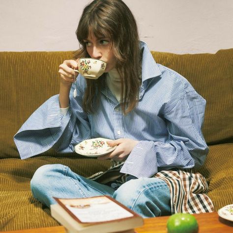 Relaxed Woman, Illustration Reference, Busy Woman, I'm With The Band, Figure Poses, Jane Birkin, Poses References, United Arrows, Pose Reference Photo