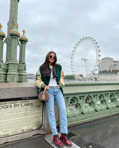 Nina (@nividrih) • Instagram photos and videos London Vacation Outfits, London Instagram Pictures, London Aesthetic Outfits, London Outfit Ideas, Photoshoot London, London Photoshoot, Theme Park Outfits, Tomboy Look, Ny Outfits