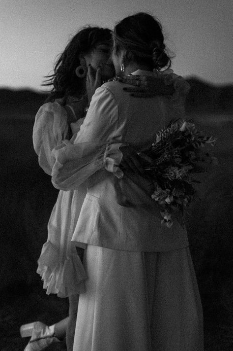 Wedding Lesbian Couple Aesthetic, Lesbian Elopement Photography, Wlw Elopement, Wlw Engagement Photos, Wlw Engagement, Queer Engagement, Lesbian Elopement, Wlw Wedding, Dry Lake Bed