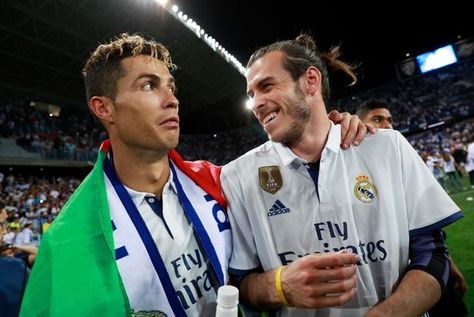 Ronaldo Bale, World Best Football Player, Real Madrid Win, Selena Gomez Short Hair, King Of Spain, Real Madrid Players, Fc Chelsea, Cristiano Ronaldo Cr7, Gareth Bale