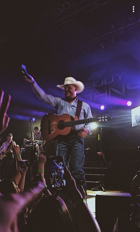 Cody Johnson Concert, Country Playlist, Cody Johnson, American Flag Wallpaper, Alan Jackson, Cowgirl Aesthetic, I Tunes, Bachelorette Trip, Country Music Artists