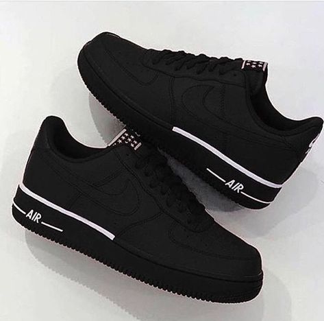 Suite de Kézia.  Pour ceux qui viennent d'arriver passer faire un tou… #aléatoire # Aléatoire # amreading # books # wattpad Black Nike Shoes, Jordan Shoes Girls, Custom Nike Shoes, All Nike Shoes, Streetwear Mode, Nike Air Shoes, Cute Nike Shoes, Fresh Shoes, Hype Shoes