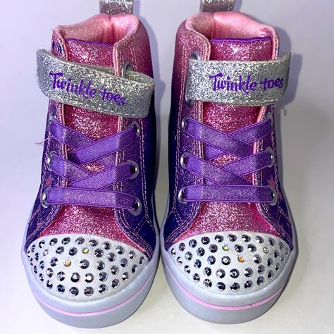 Skechers Twinkle Toes Size 5 (New ) Your Little One Will Love These Light Up Sneakers Twinkle Toes Shoes, Light Up Sketchers, Meli Core, Shoes 2000s, 2000s Childhood, Ocs Ideas, Sketchers Shoes, Nostalgia Art, Shoes Skechers