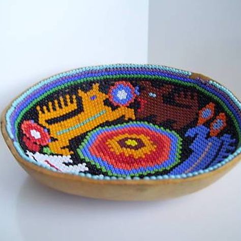 Authentic Huichol beaded bowls are made from gourds Otomi Art, Huichol Pattern, Bead Bowl, Types Of Paint, Seed Bead Art, Yarn Painting, Diy Bowl, Huichol Art, Mexico Art