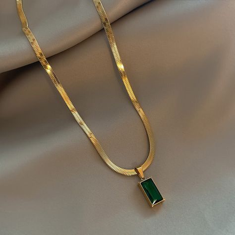 Material: Titanium Steel Color: Golden-Design Sense Emerald Necklace Fashion Element: Irregular Style: Original Design Unique Gold Jewelry Designs, Gold Chain Design, Mens Gold Jewelry, Gold Jewelry Stores, Bracelets Design, Gold Chain With Pendant, Diamond Jewelry Designs, Gold Jewelry Simple, Luxury Necklace