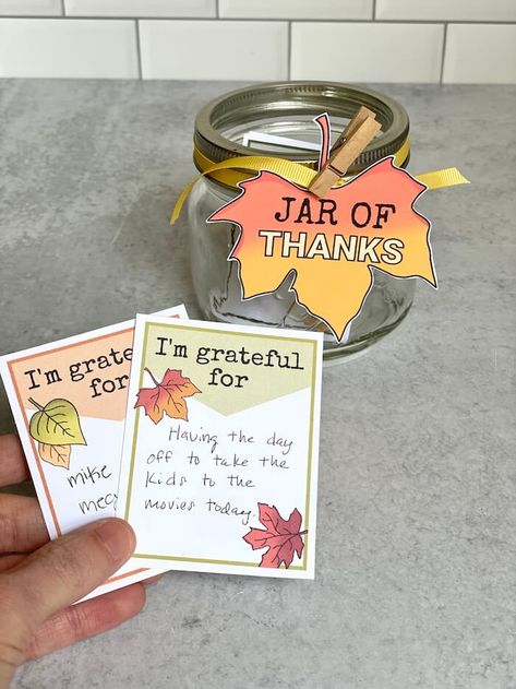 Want to start a gratitude jar for Thanksgiving, fall, or to use year round? Making a DIY gratitude jar is easy with these gratitude jar printable templates! Add a thankful jar to your dining table to use each night, or use it weekly. Tons of gratitude jar ideas that your kids and family will love! Gratitude Leaves Printable, Thankful Jars For Kids, Thankful Jar Ideas, Gratitude Jar Ideas, Gratitude Jar Printable, Stop Coughing At Night, Night Gratitude, Kardashian Salad, Thankful Jar