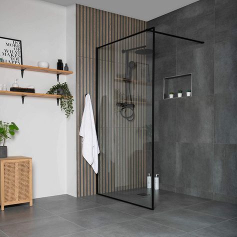 Wood Effect Tiles Bathroom, Black Hardware Bathroom, Small Shower Room Ideas, Wood Tile Shower, Walnut Wall, Suite Ideas, Wood Slat Wall, Wood Effect Tiles, Wet Room