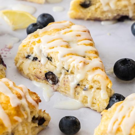 Lemon Scones Recipe, British Scones, Blueberry Lemon Scones, Blueberry Scones Recipe, Cherry Scones, Chocolate Scones, Lemon Scones, Brunch Desserts, Homemade Scones