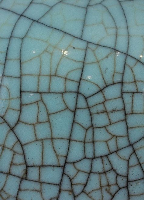 Cracked Porcelain, Crackle Glaze Ceramics, Cracked Glaze Ceramics, China Glaze Flame Boyant, Song Dynasty Ceramics, Chinese Neolithic Pottery, Old Vases, Ancient Chinese Porcelain, Old Pottery