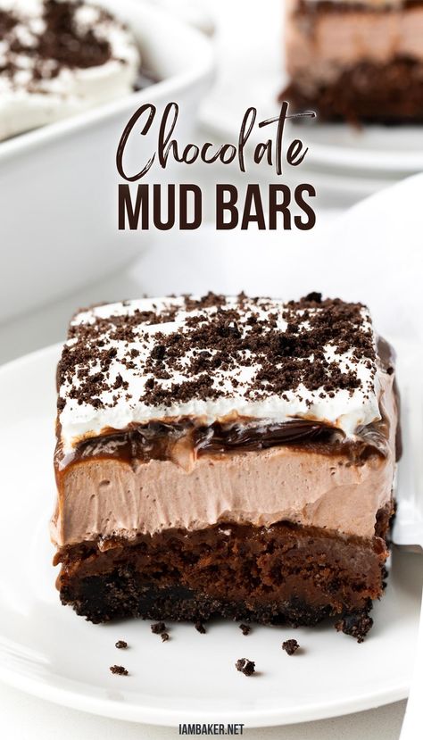 A side image of Chocolate Mud Bars showing all of the chocolatey layers! Mud Bars, Peanut Butter Oreo Dessert, Dream Dessert, Layered Dessert, Brownies Chocolate, Oreo Cookie Crust, Brownie Desserts, Layered Desserts, Oreo Dessert