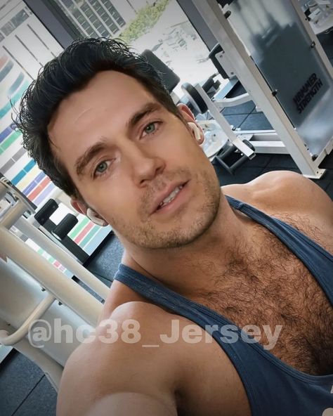 Henry Williams, Gym Tanks, Favorite Actors, Have A Nice Day, Henry Cavill, Nice Day, Life Is Beautiful, Celebrity Crush, See It