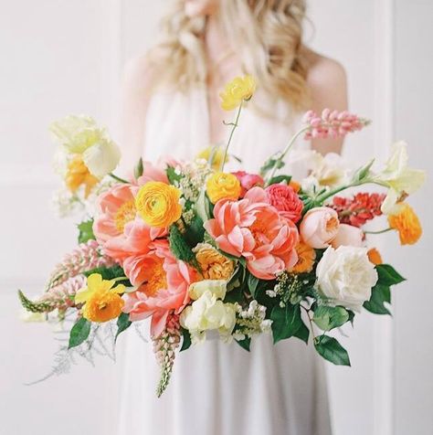 Ranunculus Wedding Bouquet, Ranunculus Wedding, Summer Wedding Dresses, Citrus Wedding, Picnic Wedding, Spring Wedding Flowers, Wedding Flowers Summer, Living Coral, Wedding Inspiration Summer