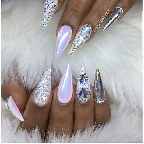 Holographic Nail Designs, Bling Ideas, Holo Nails, Stiletto Nail Art, Glamour Nails, Nails Polish, Toe Nail Art, Holographic Nails, Glitter Nail Art