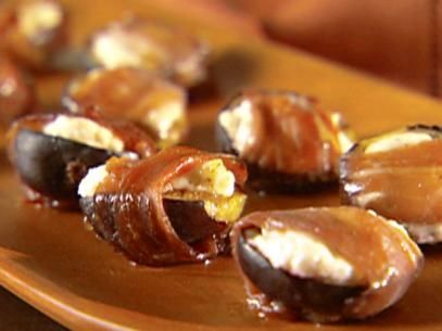 Prosciutto Wrapped Figs Prosciutto Wrapped, Sandra Lee, Fig Recipes, Quick And Easy Appetizers, Small Bites, Cheese Recipes, Appetizers Easy, Bite Size, Goat Cheese