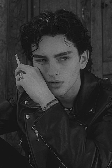 Aesthetics For Men, Black Outfit Ideas, All Black Outfits, Male Portrait Poses, Dark Aesthetics, Face Reference, Poses References, Arte Inspo, Exploring The World