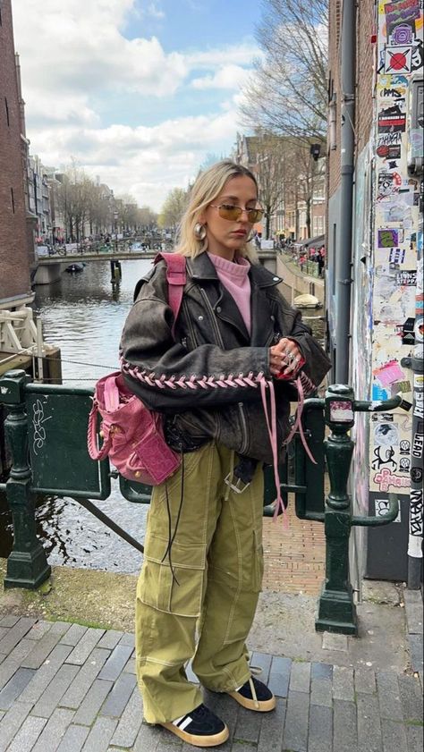 Danish Fashion Women, Hippie Street Style, Sofia Coelho, Colorful Street Style, Amsterdam Outfit, Autumn Fits, Looks Party, Winter Fits, Mode Inspo