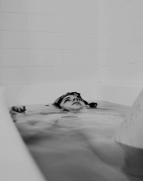 Bathtub Shoot, Bathroom Photoshoot, Bathtub Photoshoot, Bathtub Photography, Deep Books, Bath Photography, Reflection Photography, Shotting Photo, Conceptual Photography