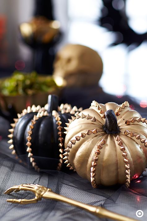 Halloween Chic, Elegant Halloween Decor, Gothic Party, Decorative Pumpkins, Casa Halloween, Gold Pumpkins, Adornos Halloween, Elegant Halloween, Chic Halloween