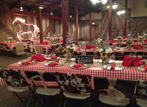 Table Dance Food Ideas, Barn Dance Decorations, Western Table Decorations, Barn Dance Party, Ranch Party, Seafood Party, Fall Wedding Ceremony, Wild West Party, Fall Ball