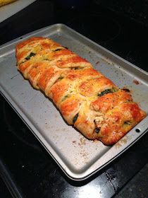 Feta Bread, Spinach Feta Chicken, Spinach Bread, Feta Chicken, Holiday Hosting, Spinach Feta, Braided Bread, Appetizers Easy Finger Food, Crescent Roll Dough