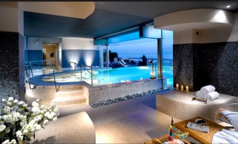 I love the half inside half outside pool Luxury Swimming Pools, Luxury Pools, Dream Pools, Swimming Pool Designs, Luxury Decor, House Entrance, Cool Pools, Pool Houses, Pool Designs