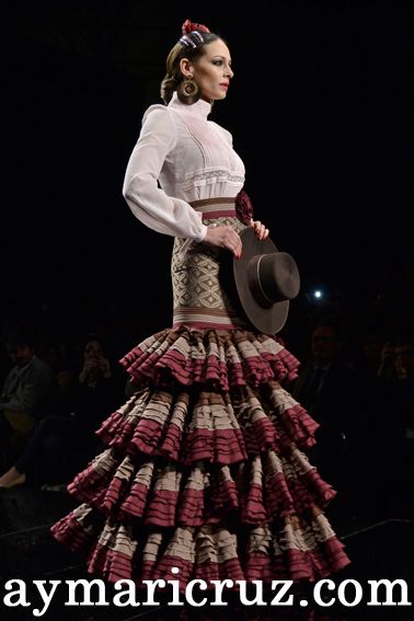 Margarita Freire SIMOF 2014 (1) Mariachi Dress, Traditional Spanish Dress, Flamenco Style Dress, Spanish Costume, Flamenco Costume, Flamenco Skirt, Spanish Dress, Ethno Style, Flamenco Dress