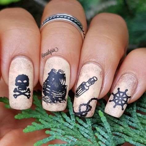 Pirate Theme Nails, Pirate Themed Nails, Pirates Of The Caribbean Nails, Pirate Nail Art, Pirate Nails, Nails And Tattoos, Pirate Outfit, Pirate Treasure, Disney Nails