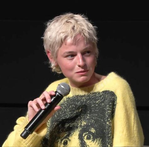 Queer Haircut, Queer Hair, Short Bleached Hair, My Policeman, Emma Corrin, Women Short Hair, Really Short Hair, Hair Inspiration Short, Punk Hair