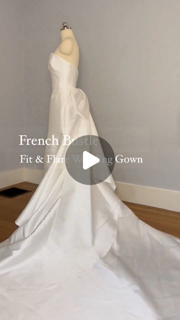 LUCIANE YOUNG | Bridal Image Consultant on Instagram: "The French Bustle for the perfect Fit & Flare wedding gown by @ritavinieris 👰‍♀️✨🤍

————

French Bustle - vestido lindo da designer @ritavinieris ✨🤍

#icaseibr  #noivasdobrasil #theknot #theknotweddings #brides #weddingchicks" Bustle Wedding Dress Styles, Satin Bride Dress, Bridal Image, French Bustle, Detachable Wedding Dress, The Woman In White, Wedding Dress Bustle, Bow Wedding Dress, Dress Train