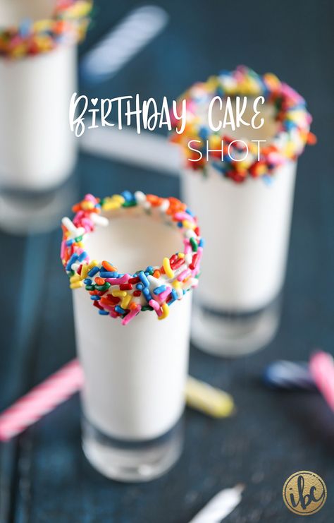 Complete with frosting and sprinkles, this Birthday Cake Shot is the perfect cocktail to celebrate a birthday. #cocktail #birthdaycake #shot #birthday #cake #recipe Chocolate Shot, Birthday Cake Shots, Cake Shot, Birthday Cocktails Recipes, Images Of Chocolate, Unique Cocktail Recipes, Cookie Shots, White Chocolate Liqueur, Cake Shots