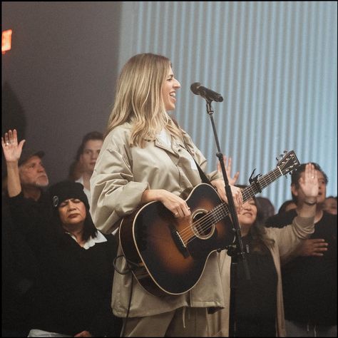 Worship Leader Quotes, Worship Team Outfits, Worship Guitar, Brooke Ligertwood, Hillsong Worship, Church Youth Group, Contemporary Christian Music, Leader Quotes, Worship Team