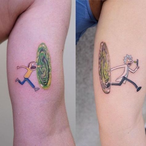 Make it pleasant for your beloved or dear person and suggest him a soulmate matching couple tattoo. Choose one of the 60+ ideas we have listed in our article. Tattoo Designs For Couples, Matching Tattoo Designs, Matching Couple Tattoo, Rick E Morty, Rick And Morty Tattoo, Partner Tattoos, Maching Tattoos, Brother Tattoos, Couples Tattoo Designs