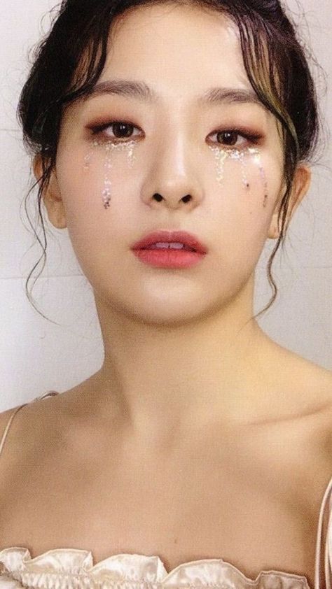 Seulgi Photocard, Makup Looks, Concert Makeup, Redvelvet Seulgi, Bridal Makeup Wedding, Make Up Inspo, Red Velvet Seulgi, Kiss Makeup, Asian Makeup