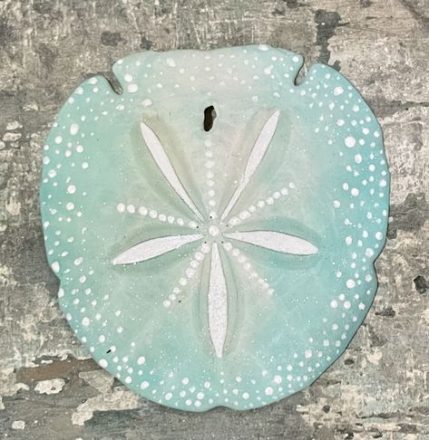 Painting Sand Dollars Ideas, Paint Sand Dollars, Sandollar Painting Ideas, Sandollar Crafts Diy, Sanddollar Painting Ideas, Sand Dollar Painting Ideas, Painted Sand Dollars Ideas, Painting Sand Dollars, Sanddollar Crafts Diy Ideas