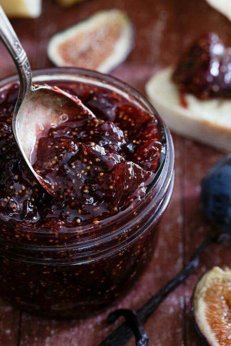 Fig Preserves Recipe, Fig Preserves, Fig Jam Recipe, Fig Spread, Fig Recipes, Fruit Preserves, Jam And Jelly, Fig Jam, Bread Serving