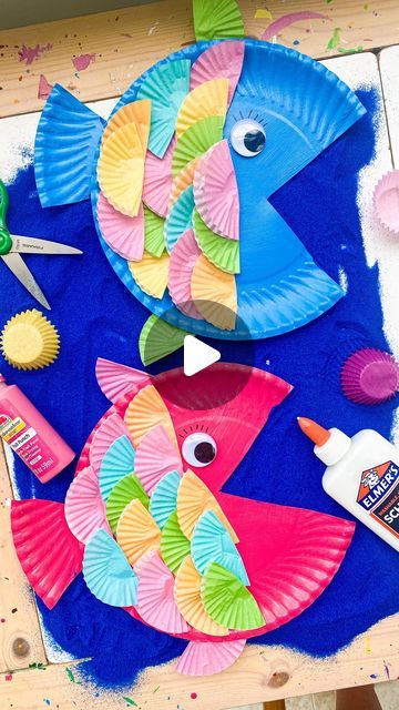 Deena Keller on Instagram: "Plate Fish Craft🐠 follow @abcdeelearning for more kids crafts ✂️Cut a mouth for the fish and use that for the tail 🐡  🐟Paint the plate and grab some mini cupcake liners   🐠Fold them on glue them on for the scales of the fish   🐡We glued two cupcake liners on the top and bottom too!" Fish Art And Craft, Fish Craft Ideas, Plate Fish Craft, Fish Crafts For Kids, Fish Crafts Preschool, Paper Plates Crafts, Paper Plate Fish, Under The Sea Crafts, Fish Craft